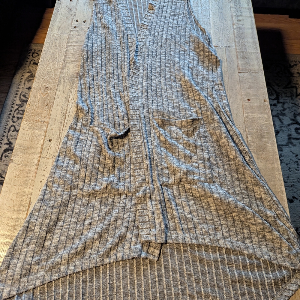 Gray Women's Sleeveless Cardigan